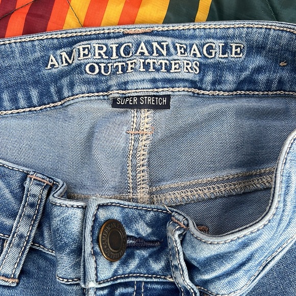 American Eagle Sz 4 High Rise Jegging Crop. Good condition - Picture 3 of 4